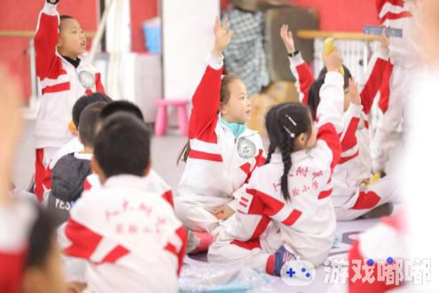 微软中国2018“编程一小时”科普活动启动仪式今日在中国人民大学附属中学实验小学正式举行。全校1500多名师生汇聚一堂，