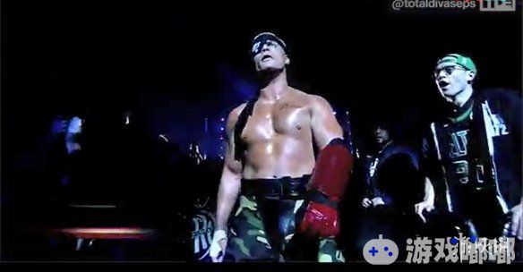 摔角明星Cody Rhodes cos《合金装备》系列中经典角色蛇叔亮相摔角联盟Ring of Honor（ROH），一起来看看吧！