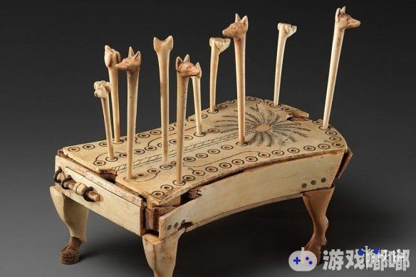 据悉，国外考古学家发掘出了4000年前的“游戏机”，风靡一时的棋盘游戏在古埃及很流行，不过已经有四千年的历史了，怕是要成精了。