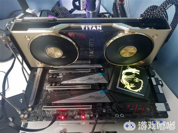NVIDIA最新发布的图灵架构显卡Titan RTX售价高达2万人民币，那么这款硬件怪物的性能到底有多强呢？一起来看看日本网友的改装测试结果吧！