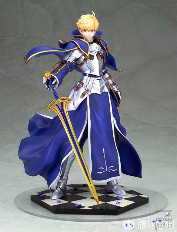 近日，《Fate/Grand Order》Saber亚瑟·潘德拉贡的礼装手办推出，银色盔甲加上蓝白相间的骑士服帅炸天，一起来了解一下吧！