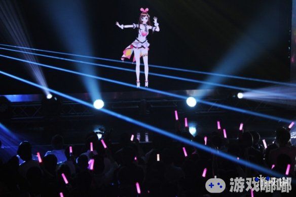 在2019年新年到来之际，虚拟油管偶像界人气第一的爱酱在东京举办了自己的首场演唱会，吸引了超过2500名粉丝到场观看。一起来看看当时的盛况吧！